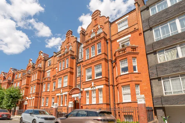 Photo 2 — 156 Hamlet Gardens, London