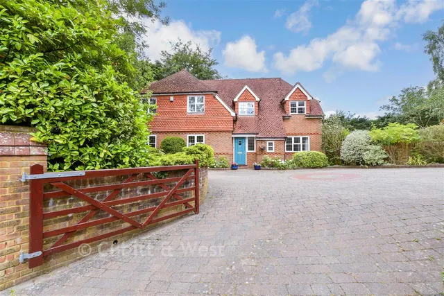 Reigate Road, Leatherhead, KT22, photo 1
