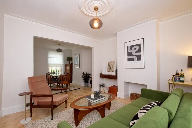 2 bedroom house — Whitworth Road, London, SE18 3QB