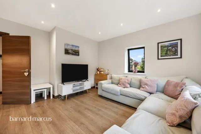 Croydon Road, Caterham, CR3, photo 1