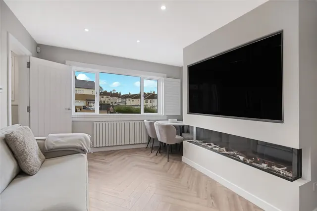 Kearn Place, Blairdardie, G15, photo 3