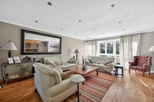 Highpoint, Weybridge, KT13, photo 2