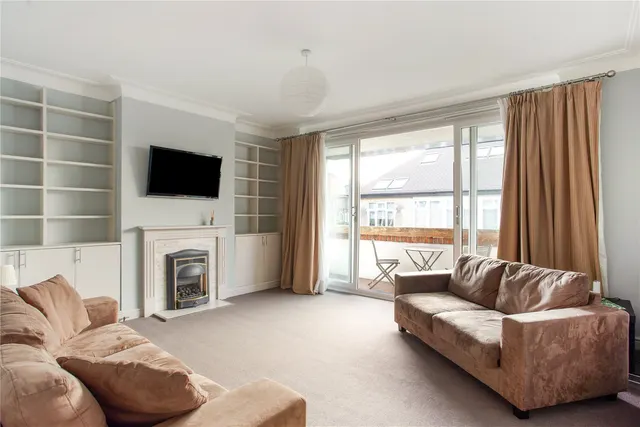 Glendale Drive, London, SW19, photo 1