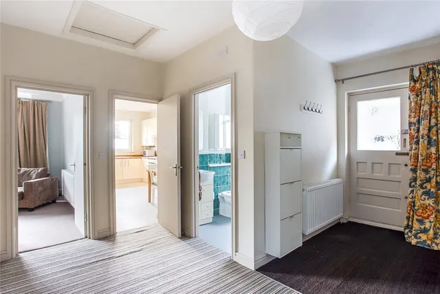 Glendale Drive, London, SW19, photo 2