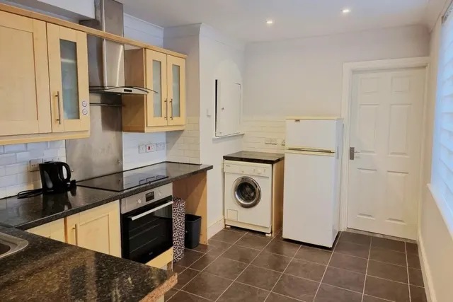 Farnham Road, Guildford, GU2, photo 2