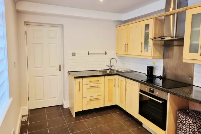 Farnham Road, Guildford, GU2, photo 3