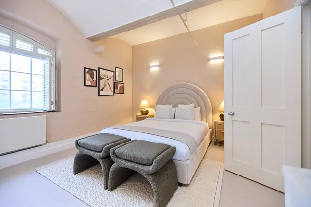 Ivory House, St Katharine Docks, E1W, photo 2
