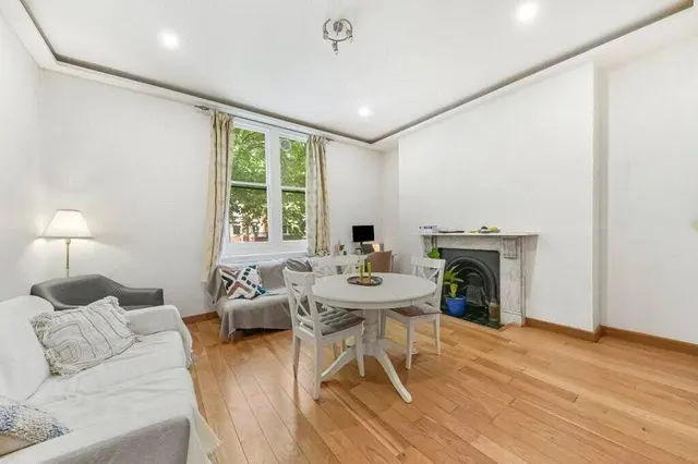 Fitzjohns Avenue, London, NW3, photo 1