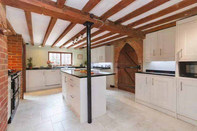 Den Lane, Collier Street, TN12, photo 2