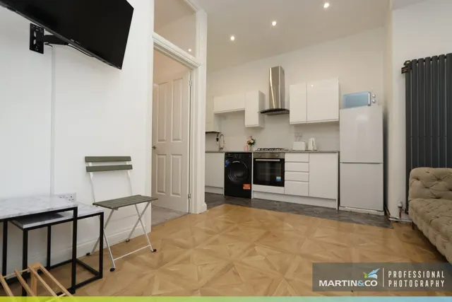 Newport Road, Cardiff, CF24, photo 2