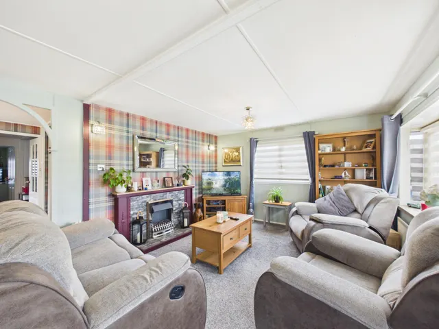 Photo 3 — Holly Close, Crookham Common, RG19