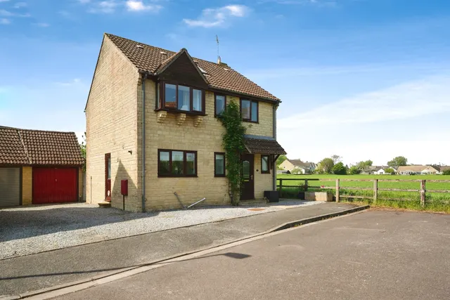 Photo 2 — John Of Gaunt Road, Kempsford, Fairford