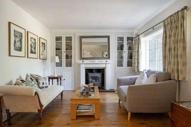 Photo 2 — Winter Hill, Cookham Dean, Berkshire, SL6 9TU