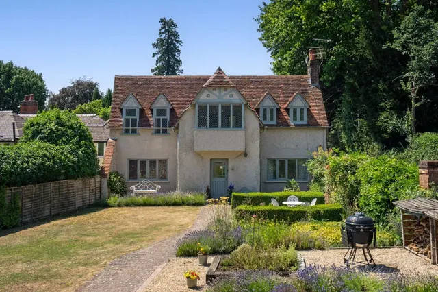 Photo 3 — Winter Hill, Cookham Dean, Berkshire, SL6 9TU