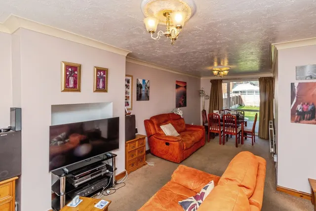 Photo 2 — School Walk, Chase Terrace, Burntwood, WS7