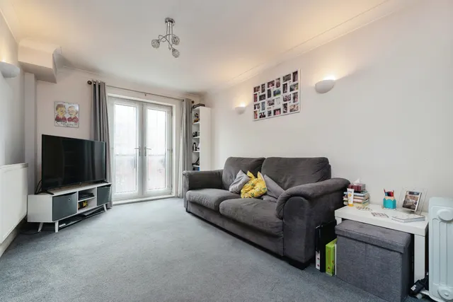 Slade Way, Mitcham, CR4, photo 3