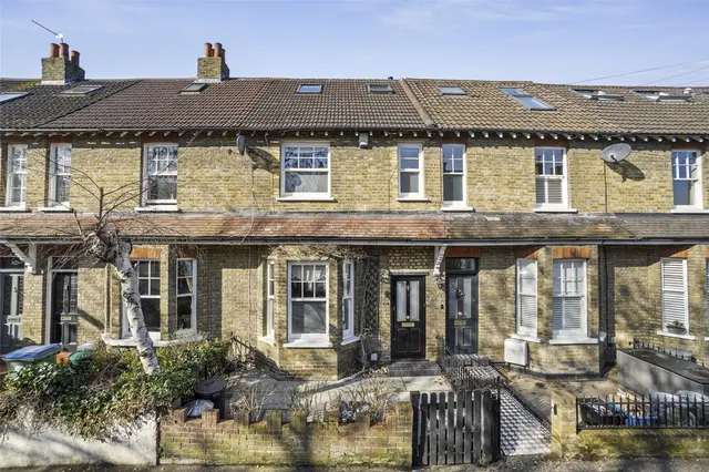 Milton Road, Hampton, TW12 2LJ, photo 1