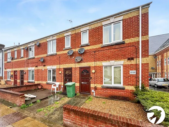Trafalgar Street, Gillingham, ME7, photo 1