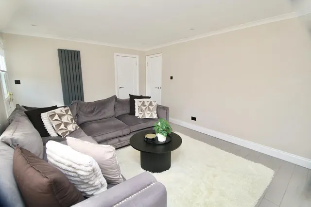 Photo 2 — Pine Close, Cumbernauld, G67 3BA