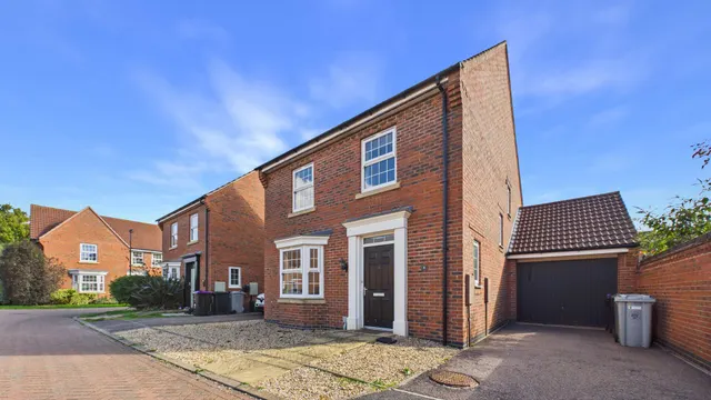 Huntingdon Place, Bourne, photo 1