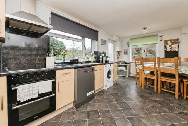 Hawkesdown Close, Axmouth, EX12, photo 3