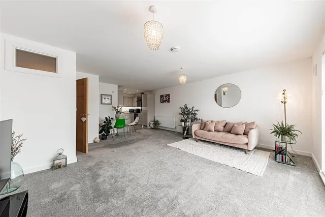Photo 3 — Beach Avenue, Birchington, Kent, CT7 9JS