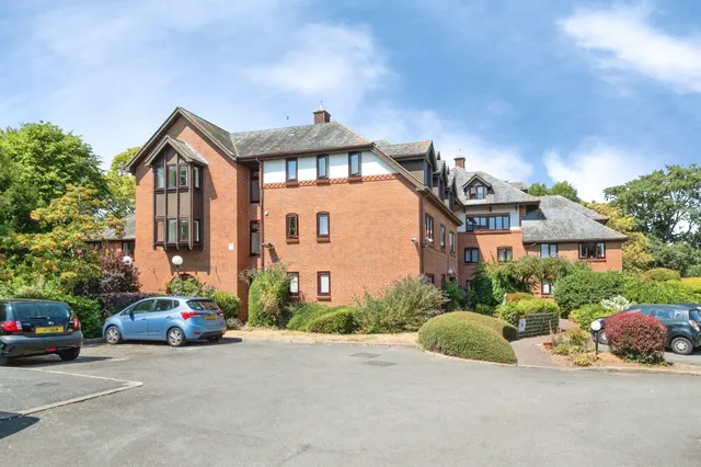 Lawnsmead Gardens, Newport Pagnell, MK16, photo 2
