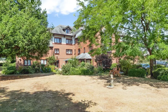 Lawnsmead Gardens, Newport Pagnell, MK16, photo 1