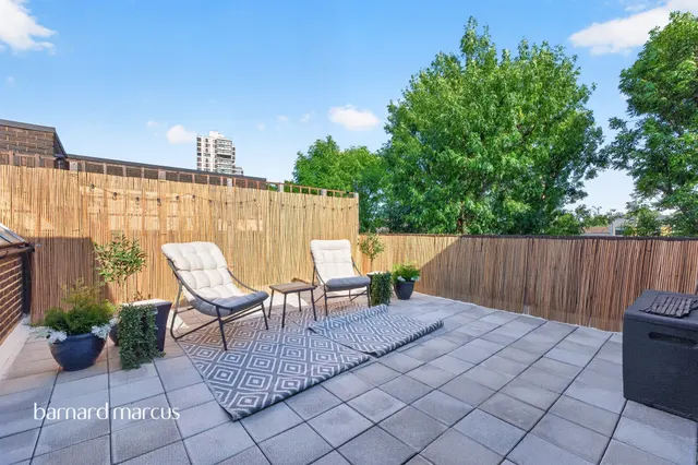 Photo 3 — Laxley Close, London