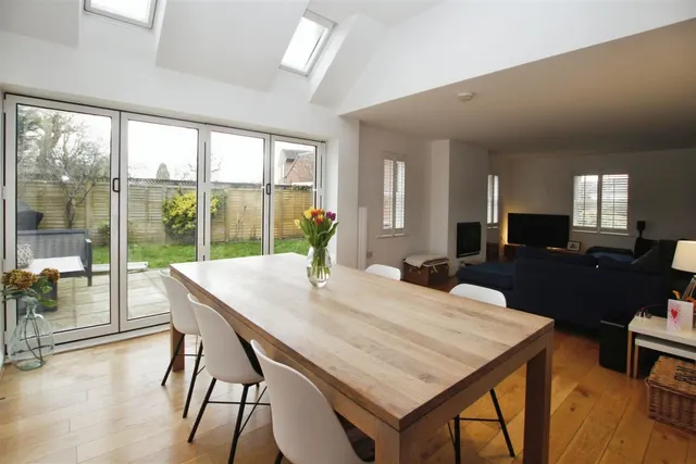 Winslow Road, Aylesbury, HP22, photo 1