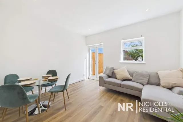 Ruxley Lane, Epsom, KT19, photo 2