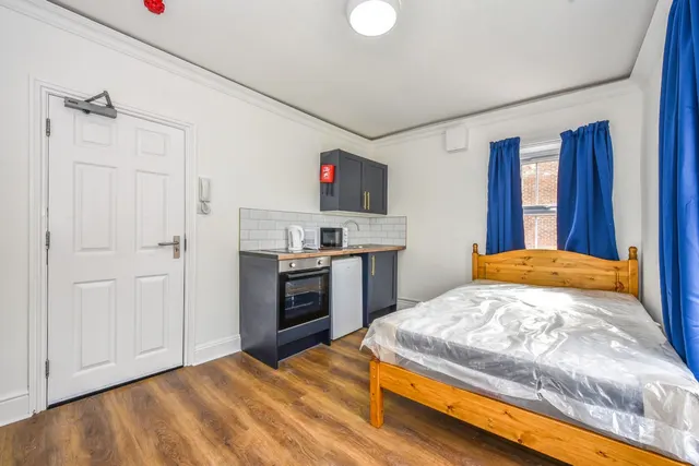 Rooms Available, photo 1