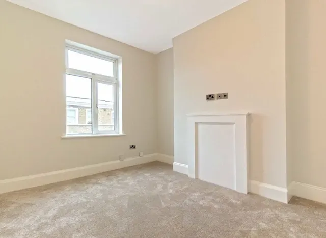 Photo 3 — Brackenbury Road, Hammersmith, W6