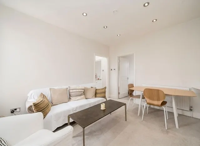 Photo 2 — Brackenbury Road, Hammersmith, W6