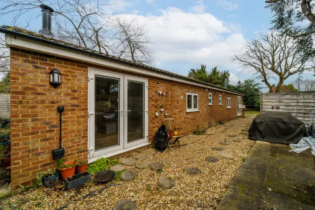 Feltham Hill Road, Ashford, photo 3