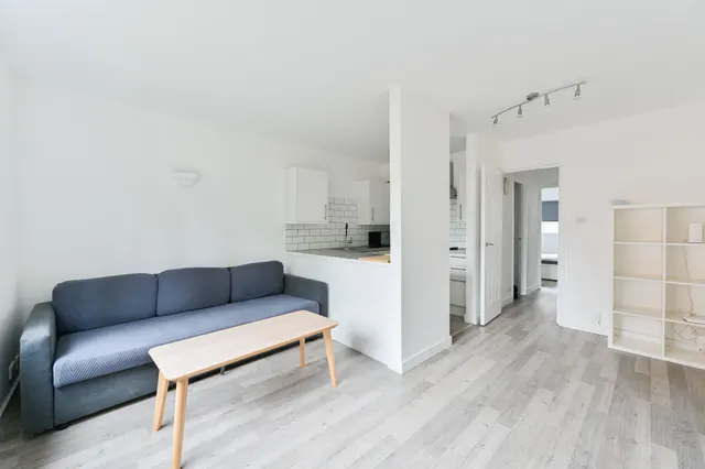 Photo 3 — 13 St Benedicts Close, London