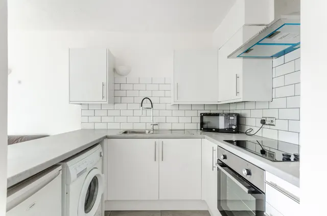 13 St Benedicts Close, London, photo 1