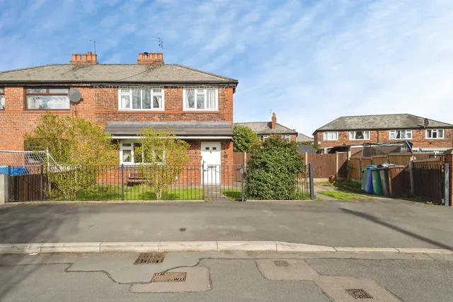 South Crescent, Manchester, Greater Manchester, M11, photo 1