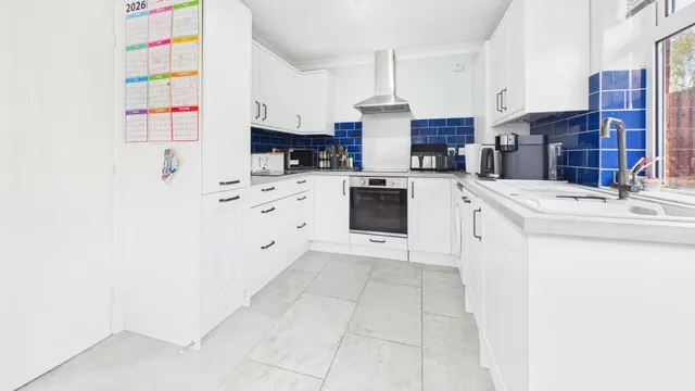Viking Close, Bourne, PE10, photo 3