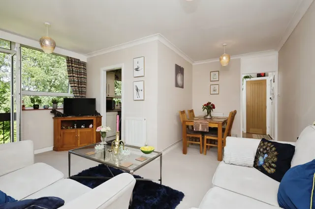 Photo 3 — Woodcroft Drive, Eastbourne