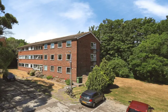 Woodcroft Drive, Eastbourne, photo 1