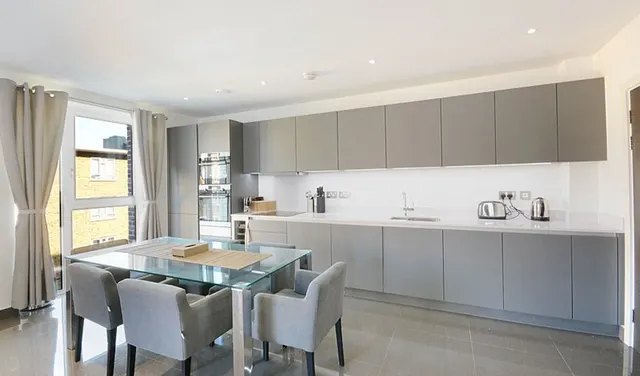 Photo 3 — 13 Elliston Apartments, 9 Glade Path, London