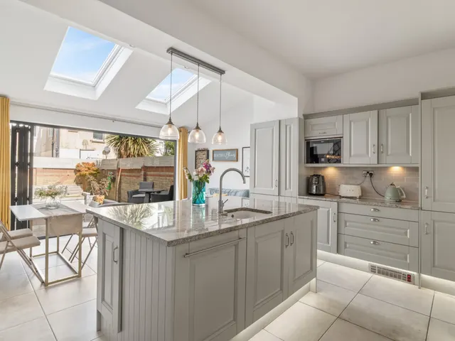 Ravensbury Road, London, SW18, photo 2