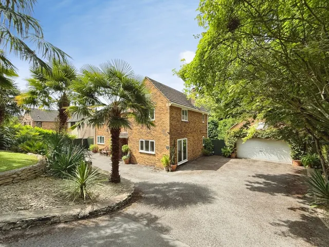 Mill Farm Drive, Stroud, photo 1
