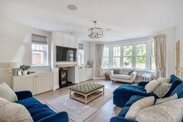 Westhall Road, Warlingham, photo 2
