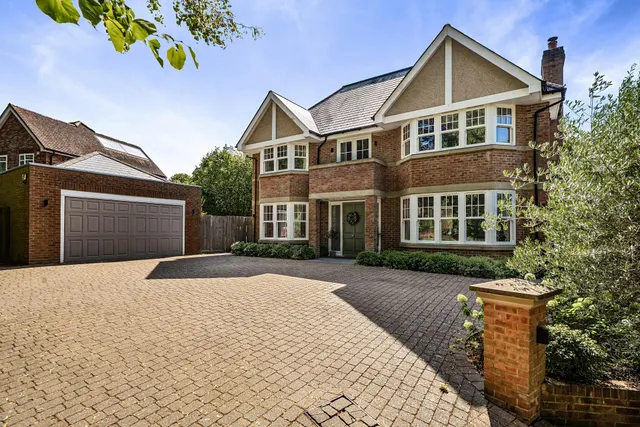 Westhall Road, Warlingham, photo 1