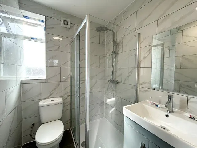 Romford Road, Chigwell, IG7, photo 2
