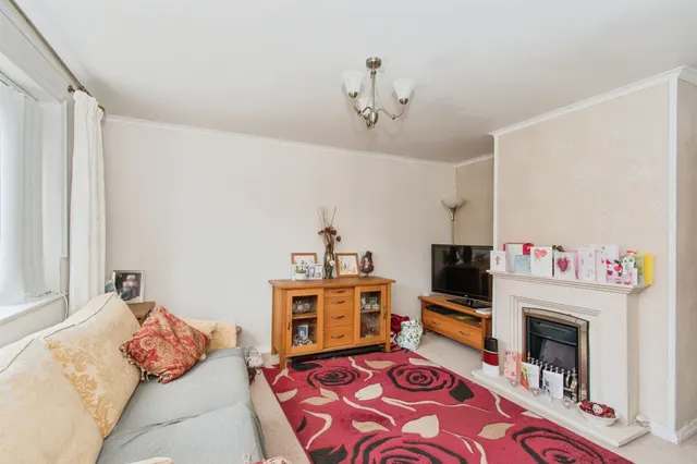 3 bedroom house — Firville Avenue, Normanton