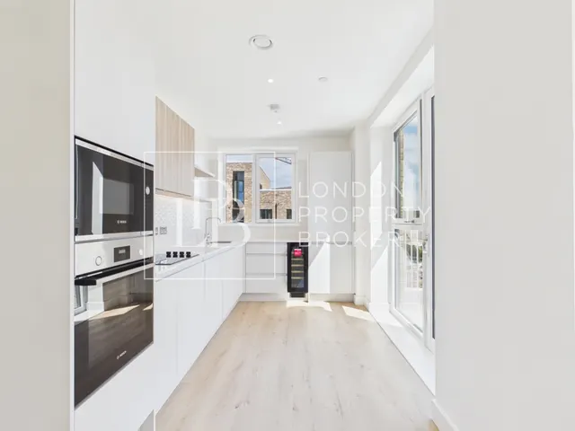 Southlake Road, London, SE28, photo 1