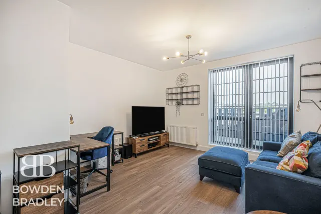 Maybank Road, South Woodford, E18, photo 2